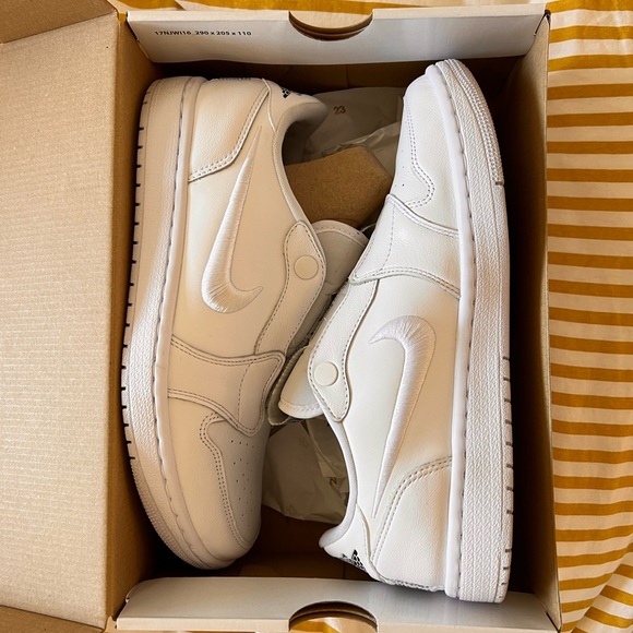 Women’s Air Jordan 1 ret low slip - Picture 10 of 11